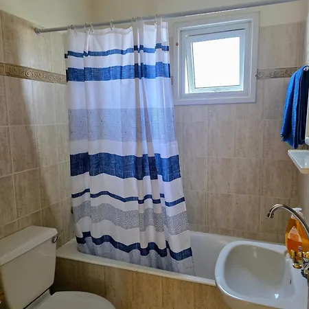 Niki's Coastal Escape Appartement *