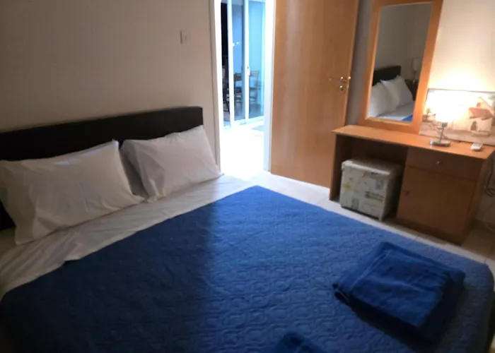 Niki's Coastal Escape *