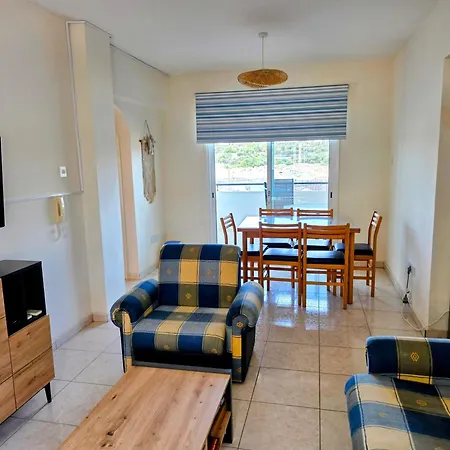 Niki's Coastal Escape *