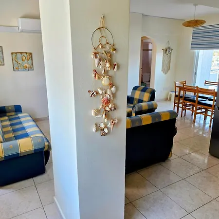Niki's Coastal Escape Daire *