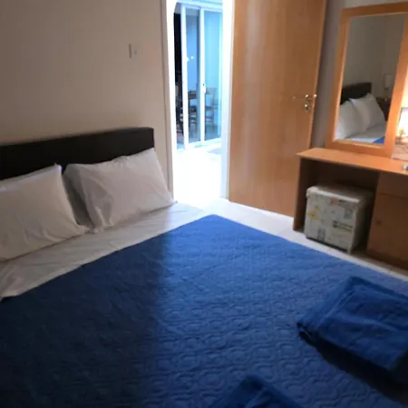 Niki's Coastal Escape *